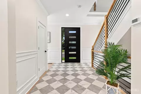 Entry Way - 25 Lamar Ave, Edison, NJ 08820 photo 1 of 5