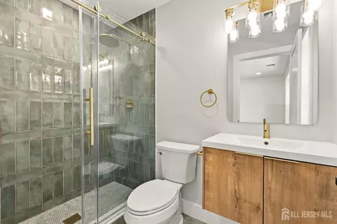 Bath - 25 Lamar Ave, Edison, NJ 08820 photo 7 of 10