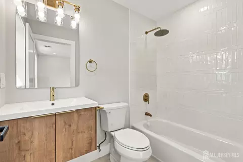 Bath - 25 Lamar Ave, Edison, NJ 08820 photo 6 of 10