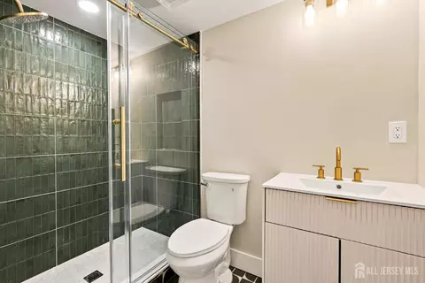 Bath - 25 Lamar Ave, Edison, NJ 08820 photo 10 of 10