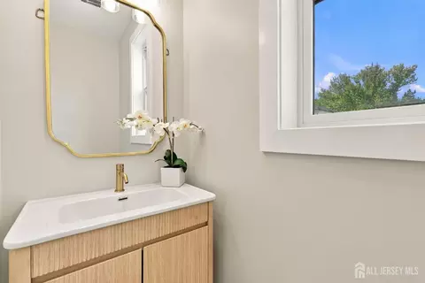 Bath - 25 Lamar Ave, Edison, NJ 08820 photo 9 of 10