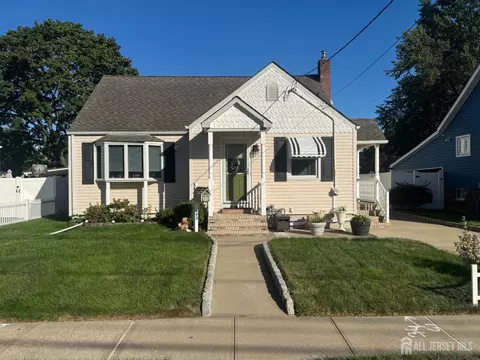 692 Hanson Ave, Perth Amboy, NJ 08861