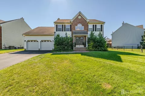 74 Carriage Dr, Piscataway, NJ 08854