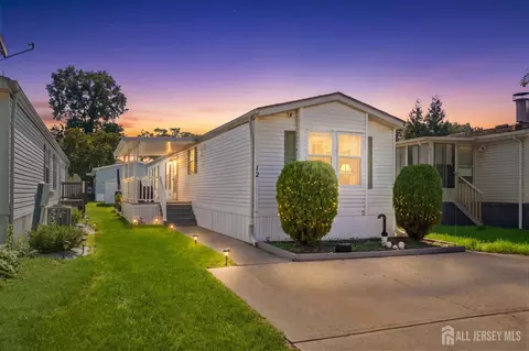 12 Twain Rd, North Brunswick, NJ 08902