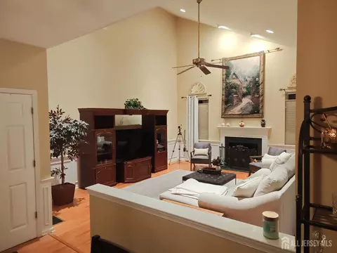 3 Treetops Cir, Princeton, NJ 08540