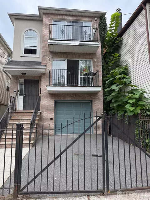 389 21st St, Irvington, NJ 07111