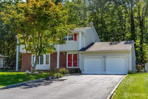 14 Woodmere Rd, North Brunswick, NJ 08902