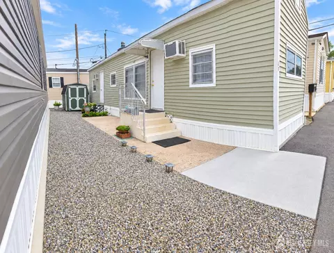 11 3rd St, Avenel, NJ 07001