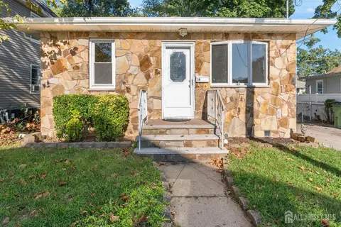 14 Harrison St, Sayreville, NJ 08872