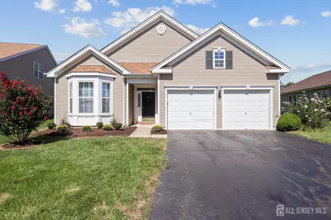99 Minuteman Cir, Allentown, NJ 08501