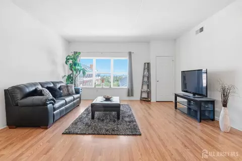 358 Rector St #510, Perth Amboy, NJ 08861