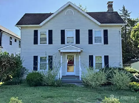 26 Hudson St, Marlboro, NJ 07746