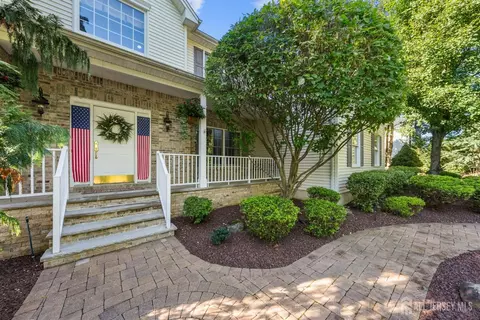 6 Polonia Ct, Monroe, NJ 08831