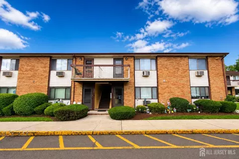 1226 Cricket Ln, Woodbridge, NJ 07095