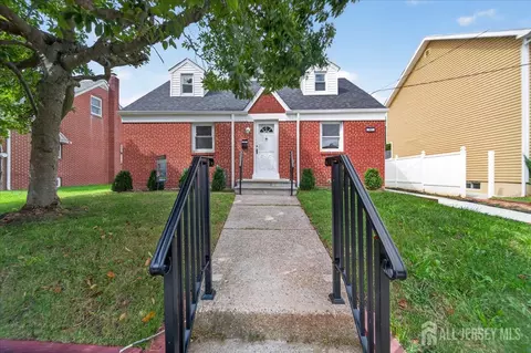 121 Dorothy St, Carteret, NJ 07008
