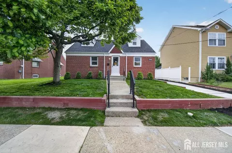 121 Dorothy St, Carteret, NJ 07008