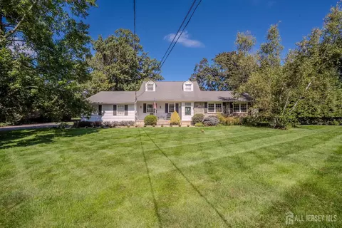 51 Orchardside Dr, Cranbury, NJ 08512