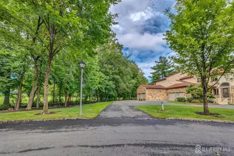18 Marilyn Ct, Lawrence, NJ 08648