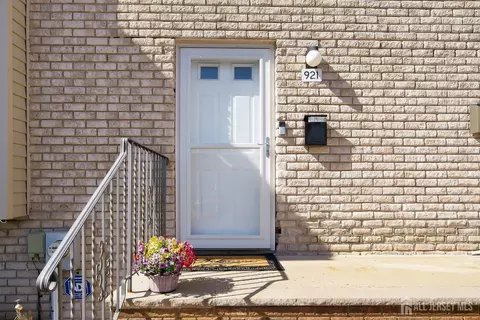 921 Robin Rd, Hillsborough, NJ 08844