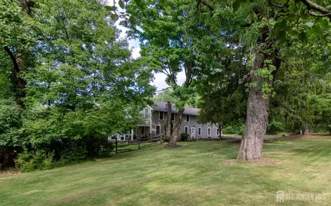 6 Dogwood Hl, Warren, NJ 07059