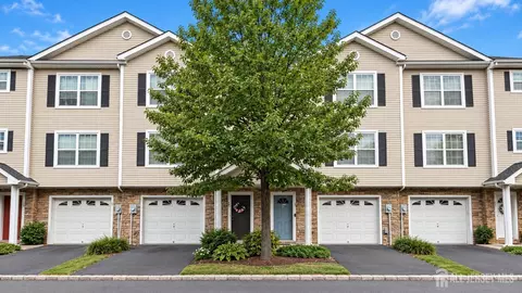 27 Keenan St, Somerset, NJ 08873