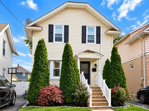 555 E Maple Ave E, Woodbridge, NJ 07095