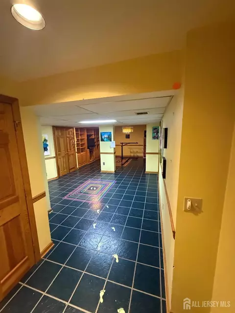 Entry Way - 8 Teaberry Dr, Edison, NJ 08820 photo 4 of 5