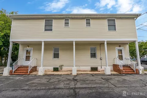 18 Robinson St, New Brunswick, NJ 08901