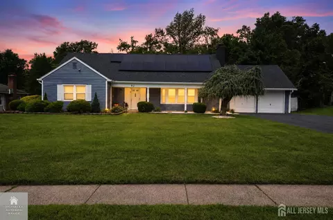 62 Macafee Rd, Somerset, NJ 08873