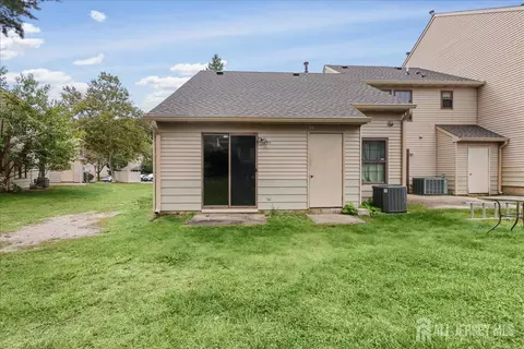 Exterior - 607 Bluebell Dr, Jackson, NJ 08527 photo 5 of 9