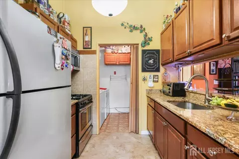 Kitchen - 607 Bluebell Dr, Jackson, NJ 08527 photo 1 of 2