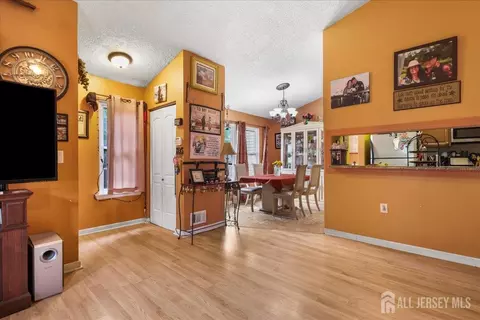 Entry Way - 607 Bluebell Dr, Jackson, NJ 08527 photo 3 of 4