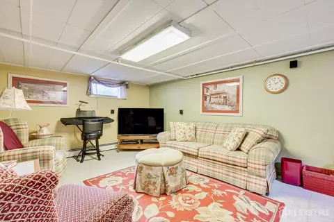Living - 669 Old Post Rd, Edison, NJ 08817 photo 7 of 8