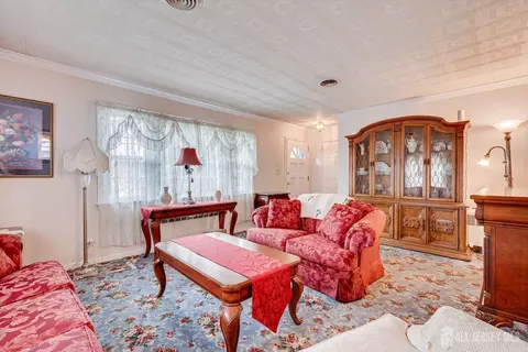 Living - 669 Old Post Rd, Edison, NJ 08817 photo 4 of 8