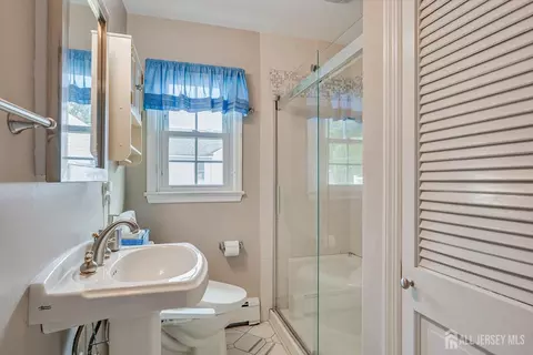 Bath - 669 Old Post Rd, Edison, NJ 08817 photo 1 of 2