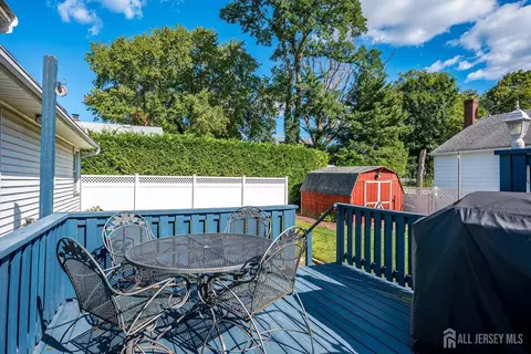 Exterior - 669 Old Post Rd, Edison, NJ 08817 photo 5 of 8