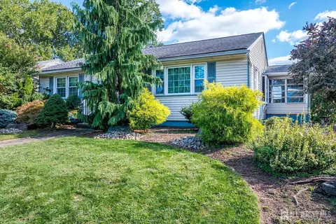 Exterior - 669 Old Post Rd, Edison, NJ 08817 photo 2 of 8