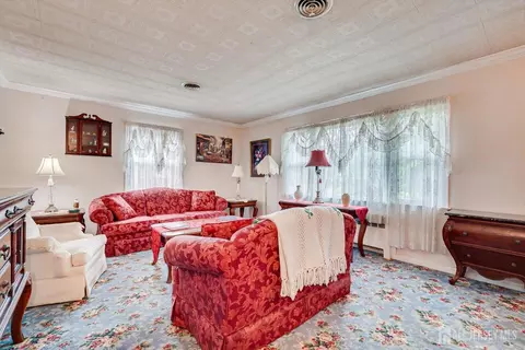 Living - 669 Old Post Rd, Edison, NJ 08817 photo 2 of 8