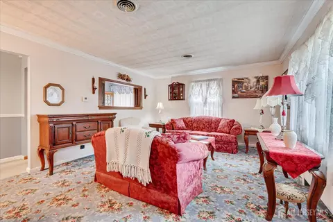Living - 669 Old Post Rd, Edison, NJ 08817 photo 1 of 8