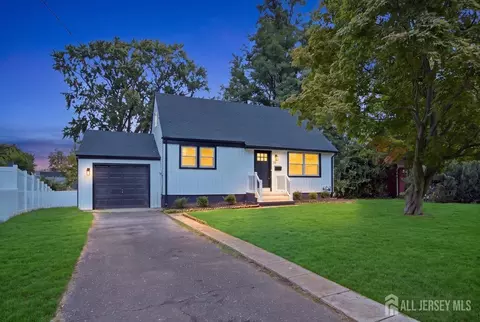 28 Stockton Rd, New Brunswick, NJ 08901