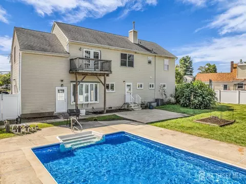 Exterior - 6 Middlesex Rd, Matawan, NJ 07747 photo 2 of 8