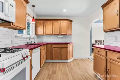 Kitchen - 6 Middlesex Rd, Matawan, NJ 07747 photo 2 of 3