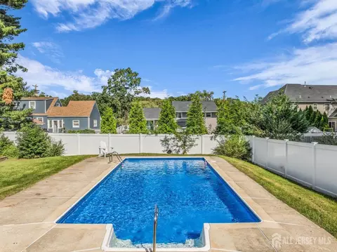 Exterior - 6 Middlesex Rd, Matawan, NJ 07747 photo 6 of 8