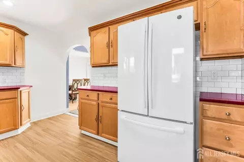 Kitchen - 6 Middlesex Rd, Matawan, NJ 07747 photo 3 of 3