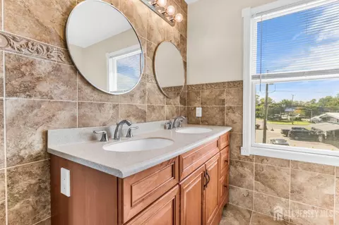 Bath - 6 Middlesex Rd, Matawan, NJ 07747 photo 2 of 2