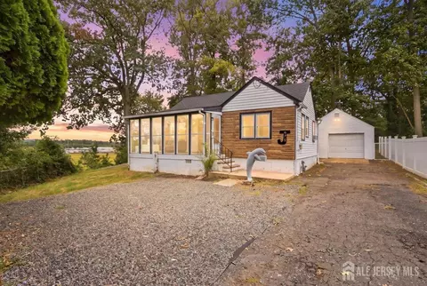 471 Beverly Dr, Keyport, NJ 07735
