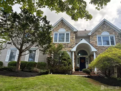 16 Harvest Dr, Plainsboro, NJ 08536
