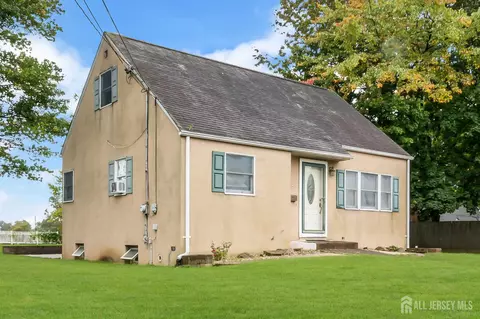 38 Susan Ln, East Brunswick, NJ 08816