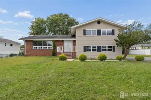 56 Gramercy Dr, Piscataway, NJ 08854