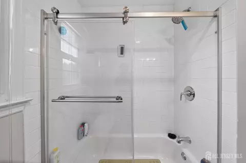 Bath - 9 Nightingale St, Edison, NJ 08820 photo 2 of 4